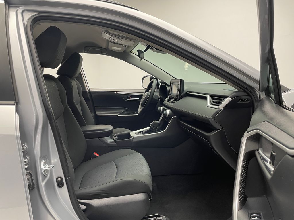 2022 Toyota RAV4 XLE 17