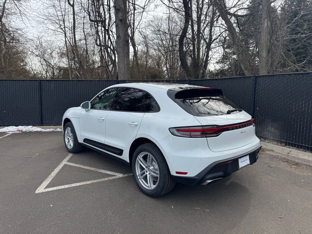 2025 Porsche Macan  3