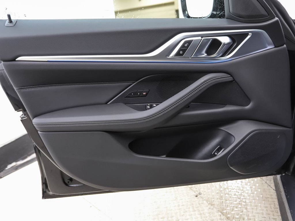 Thumbnail: 2026 BMW i4 - 9