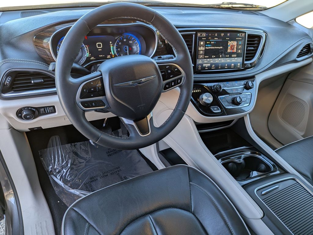 Gray (Granite Crystal Metallic Clearcoat) 2023 Chrysler Pacifica Limited FWD Minivan Front-Wheel Drive 9-Speed Automatic