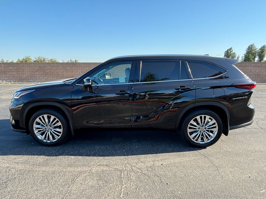 Thumbnail: 2024 Toyota Highlander - 8