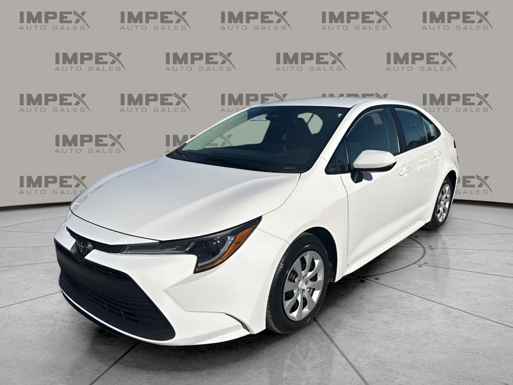 2025 Toyota Corolla LE's photo