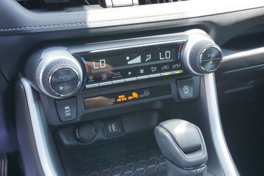 Thumbnail: 2025 Toyota RAV4 - 20