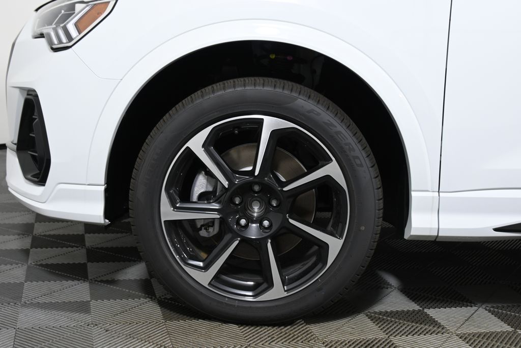 Thumbnail: 2025 Audi Q3 - 11