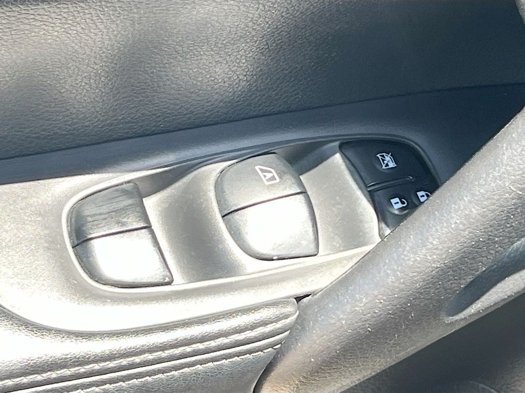 Used 2017 Blue Nissan SL image 18