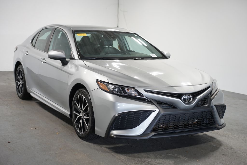 2021 Toyota Camry SE 3