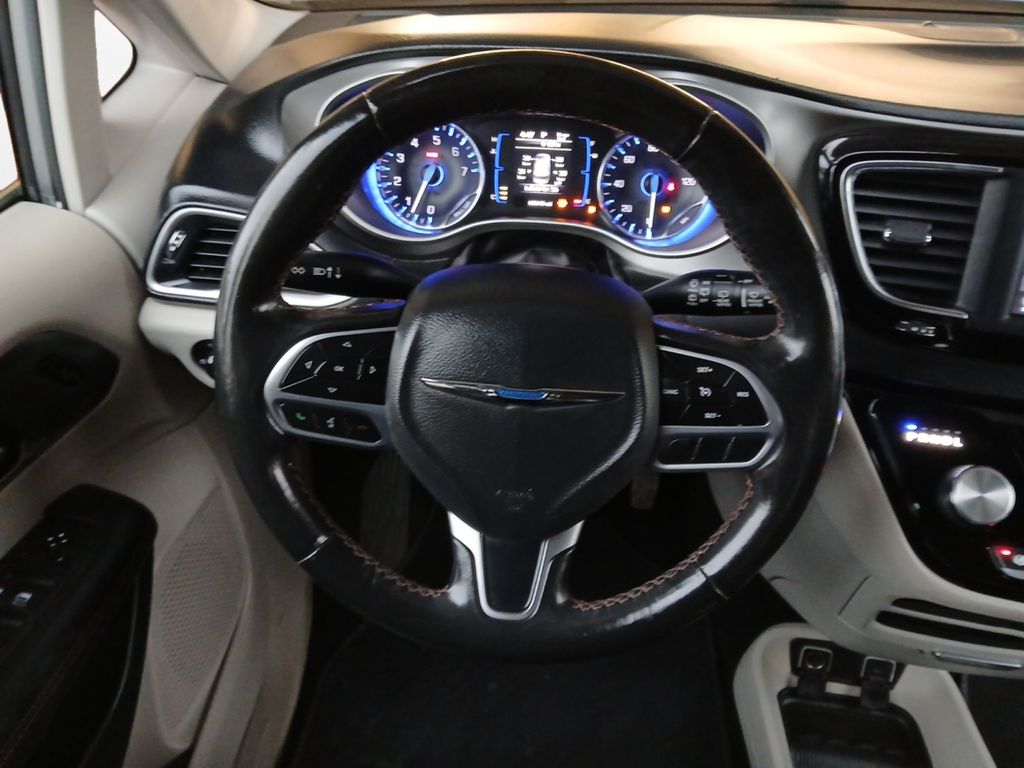 Used Car 2020 Chrysler Pacifica  Touring L For Sale Under $25,000 In Austin, Texas