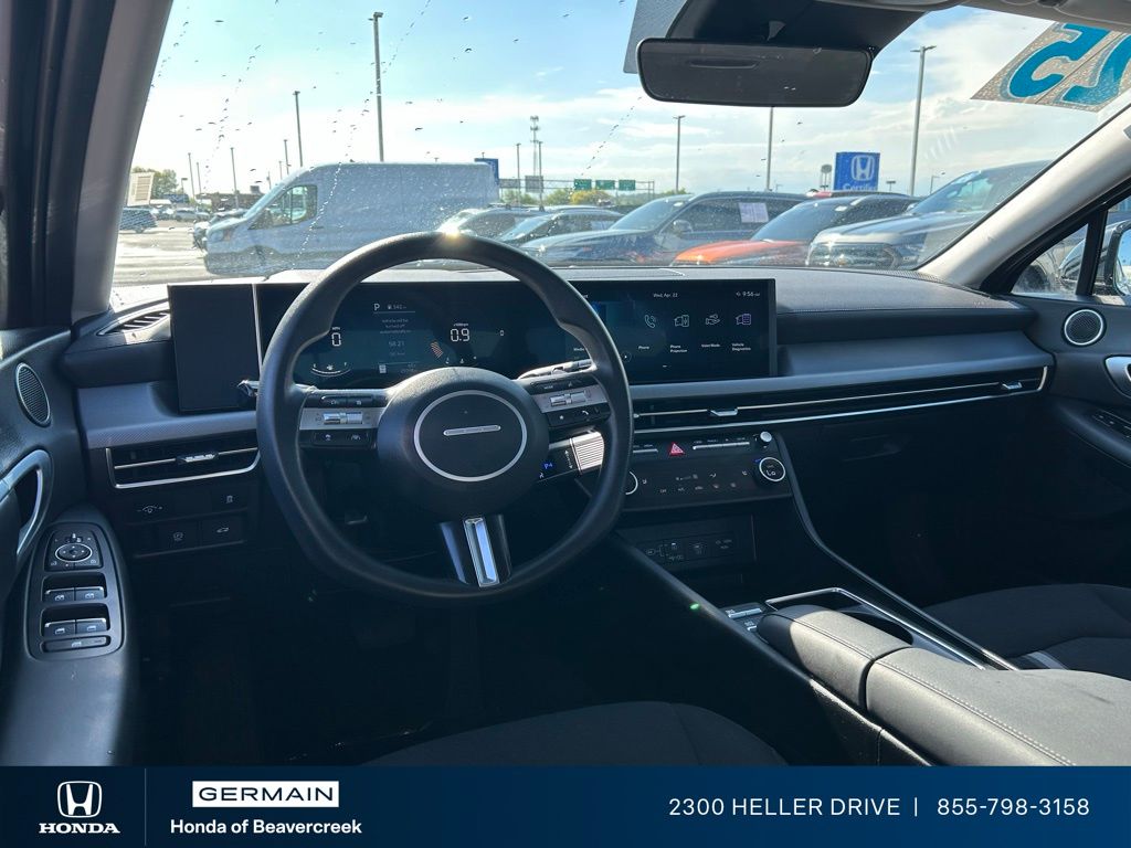 Used 2025 Black Hyundai SEL image 14