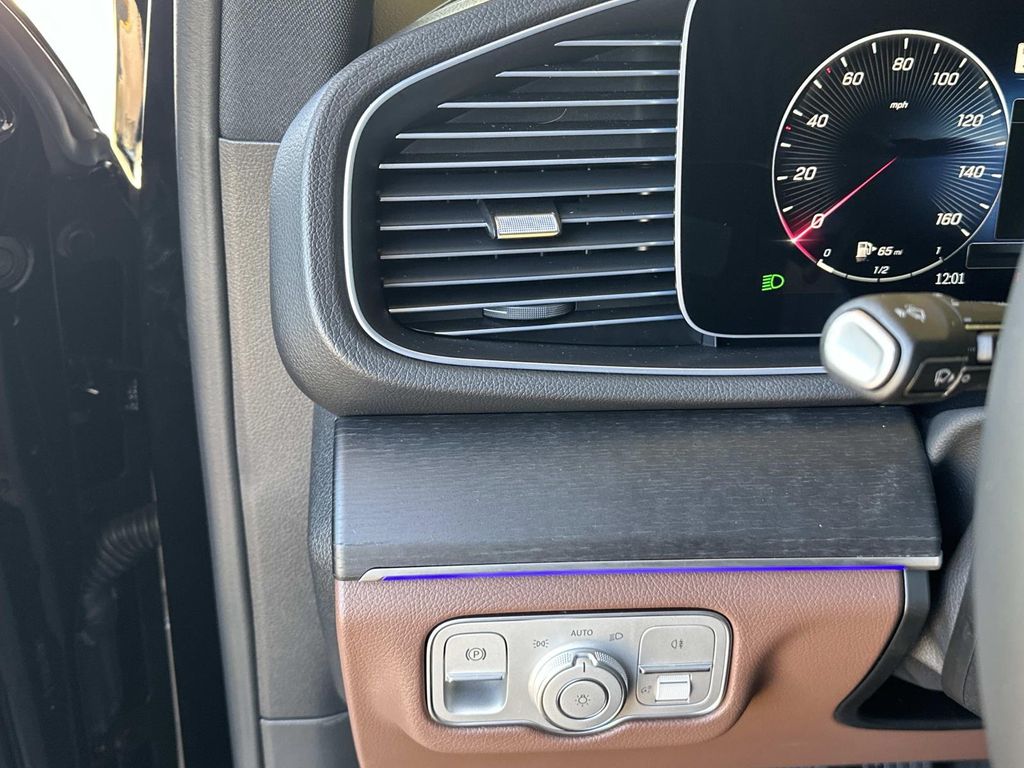 Thumbnail: 2026 Mercedes-Benz GLE - 24