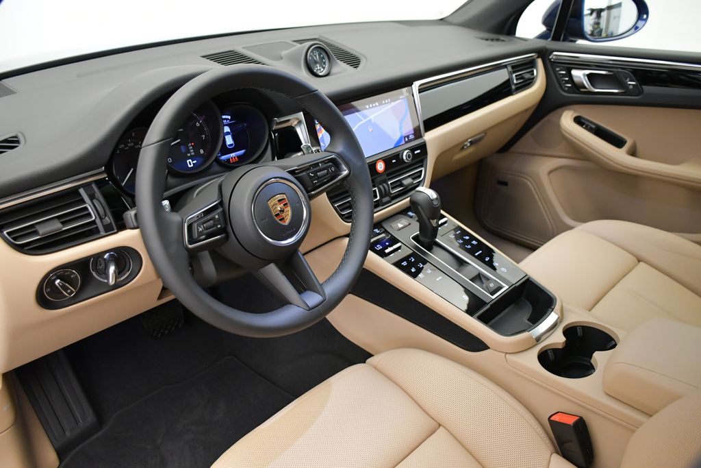 Thumbnail: 2026 Porsche Macan - 4