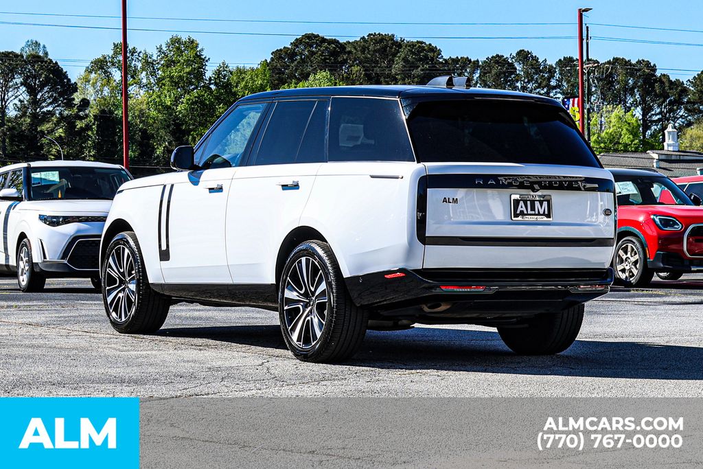 Used 2023 White Land Rover SE image 7