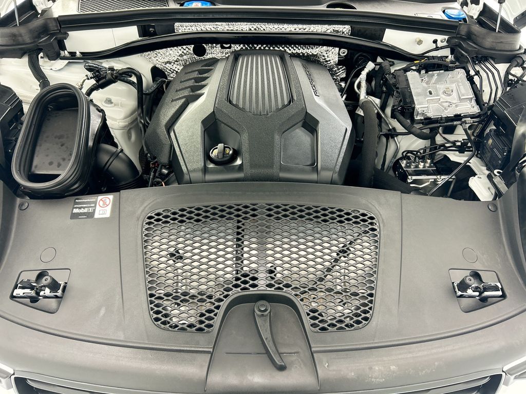 Thumbnail: 2025 Porsche Macan - 29