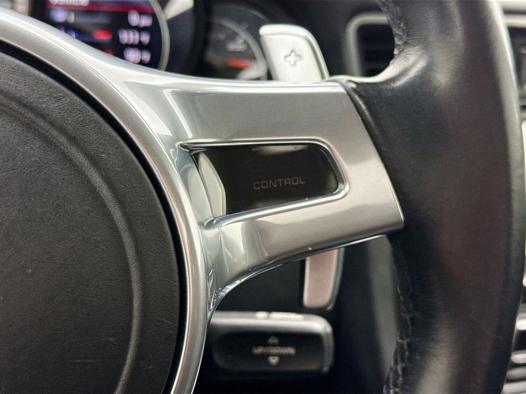 Thumbnail: 2016 Porsche 911 - 15