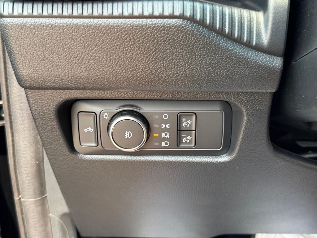 New 2026 Shadow Black Ford XLT image 18