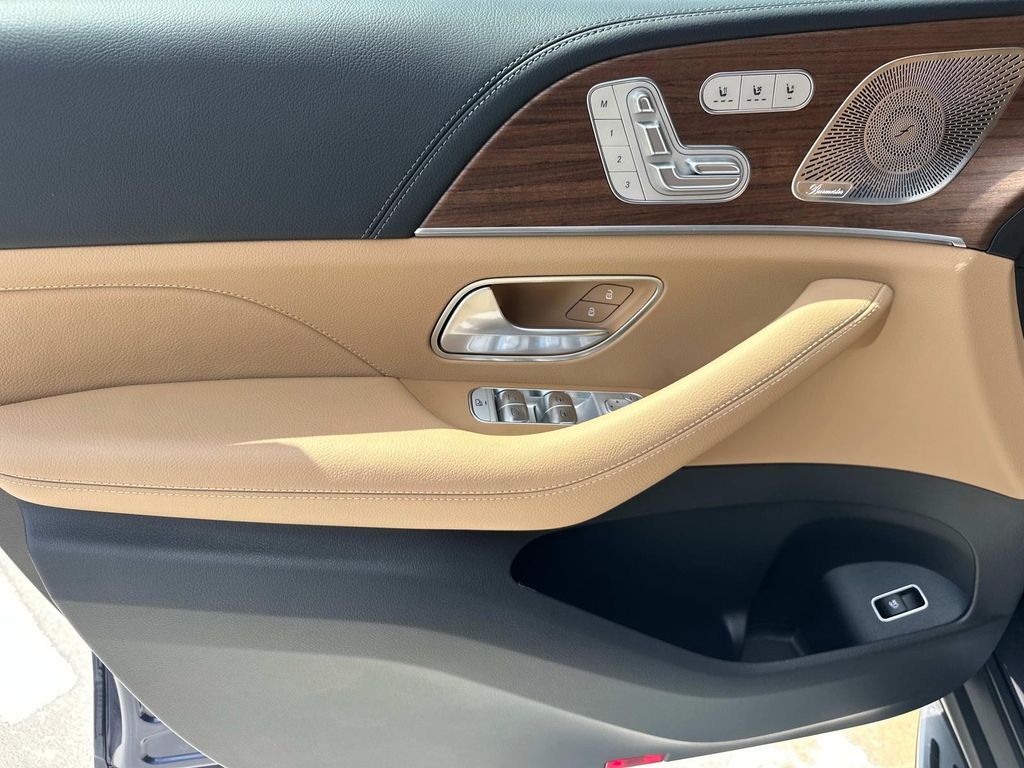 Thumbnail: 2026 Mercedes-Benz GLE - 19