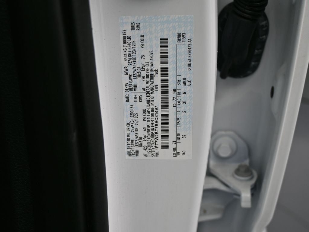 Used 2025 Oxford White Ford XLT image 18