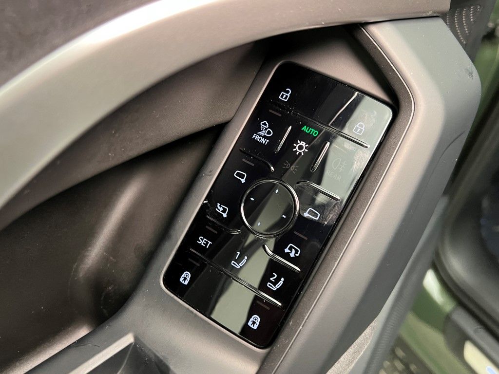 Thumbnail: 2025 Audi SQ5 - 30