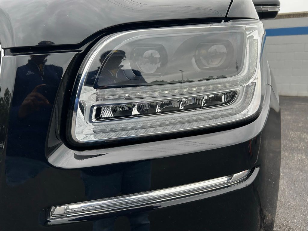 Thumbnail: 2020 Lincoln Navigator - 9
