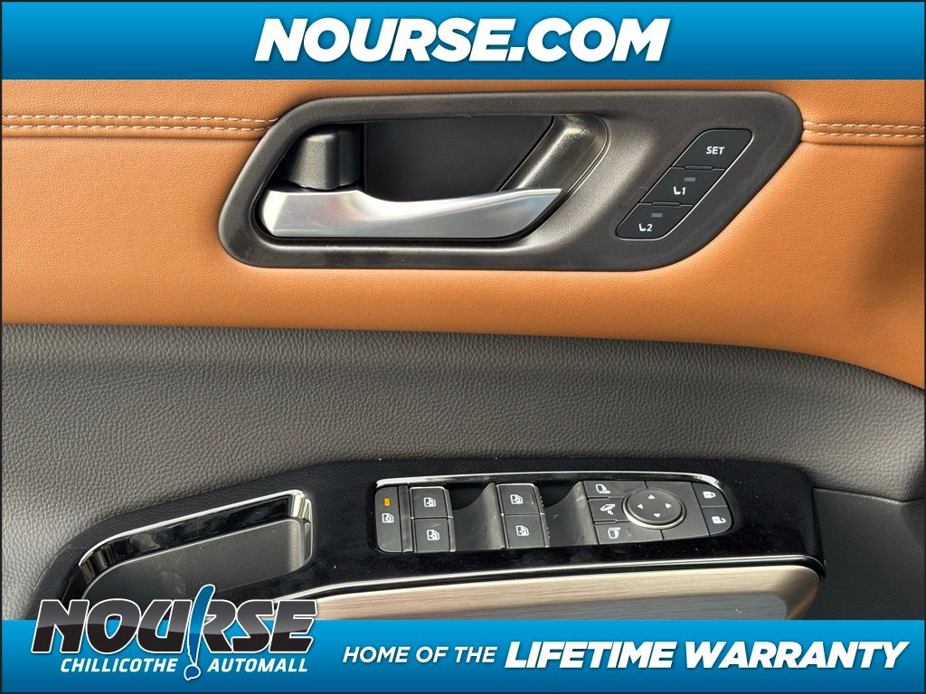 2025 Nissan Pathfinder Platinum photo