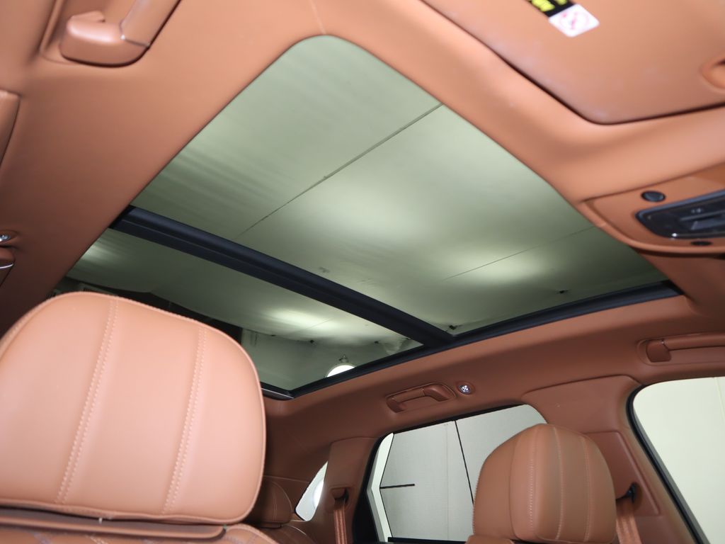 2021 Bentley Bentayga  19