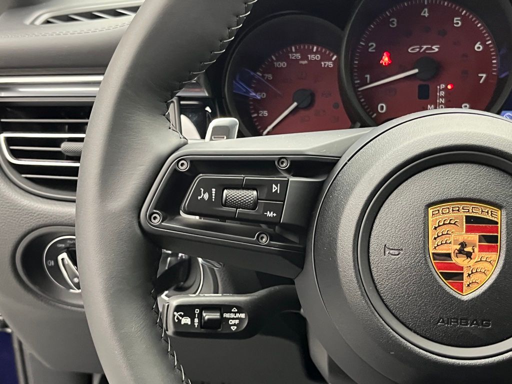 Thumbnail: 2026 Porsche Macan - 13