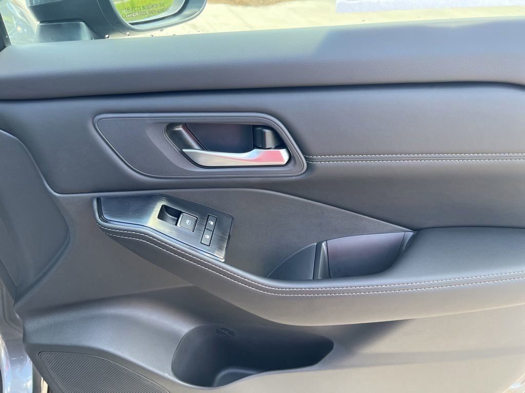 2025 Gun Metallic Nissan Rogue SL FWD SUV