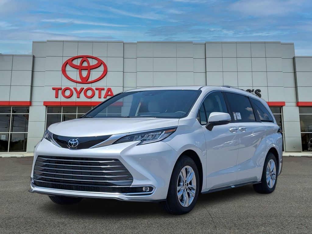 White (Wind Chill Pearl) 2026 Toyota Sienna Minivan Front-Wheel Drive Continuously Variable Transmission