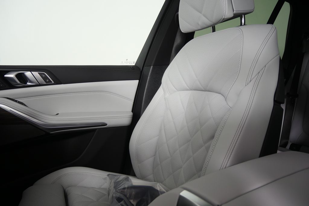 Thumbnail: 2026 BMW X5 - 23