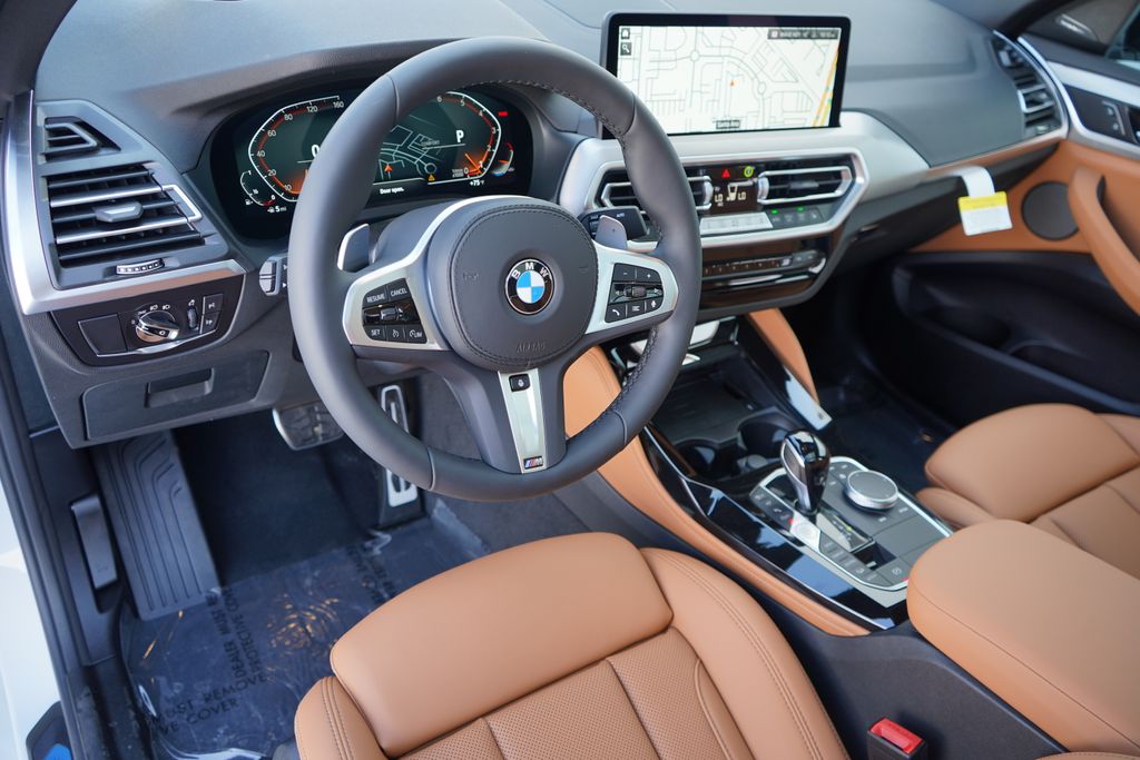 Thumbnail: 2025 BMW X4 - 13