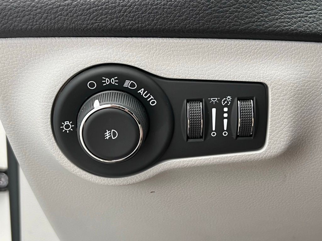 Thumbnail: 2019 Jeep Compass - 21