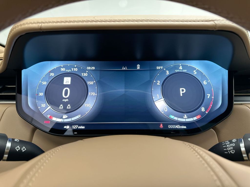 2025 Land Rover Range Rover SV 14
