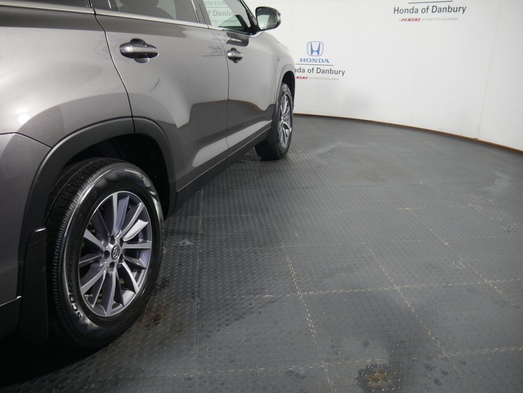 Thumbnail: 2019 Toyota Highlander - 5