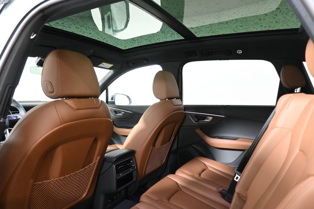2025 Audi Q7  26