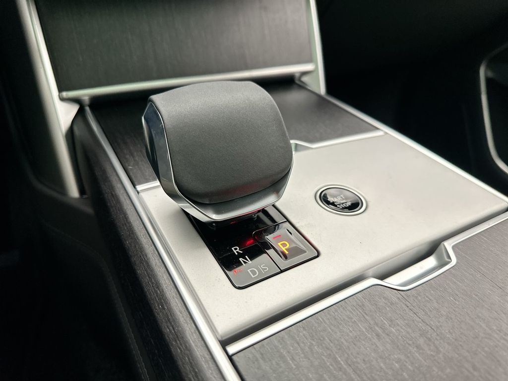 Thumbnail: 2026 Land Rover Range Rover - 20