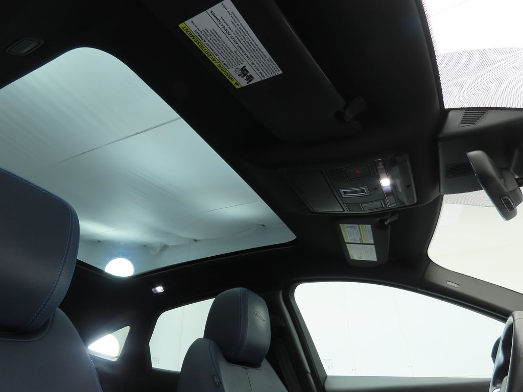 Thumbnail: 2018 Jaguar E-Pace - 18