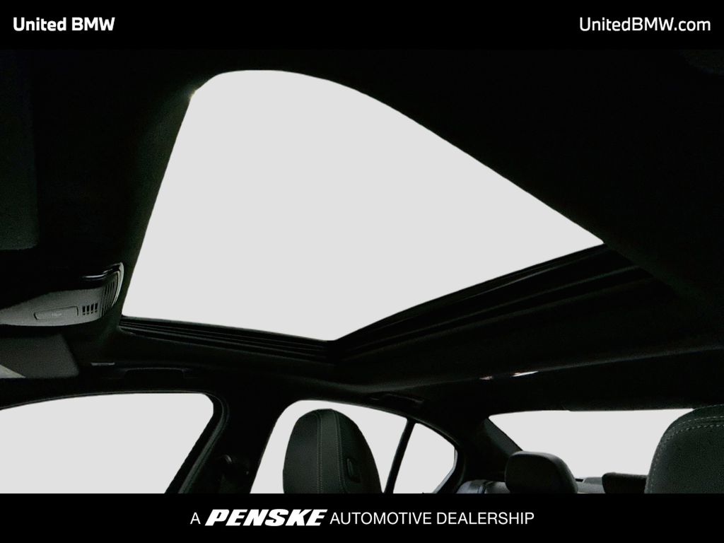 Thumbnail: 2024 BMW 3 Series - 12