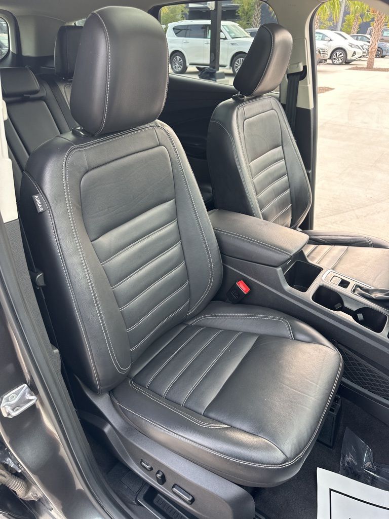 2019 Ford Escape Titanium 32