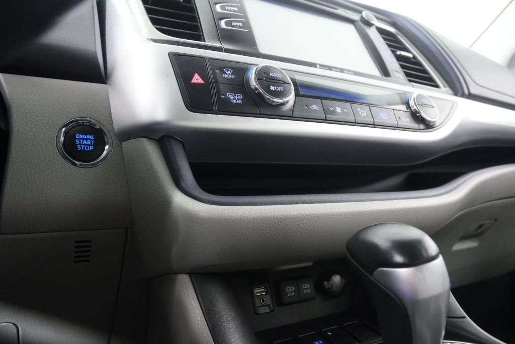 Thumbnail: 2018 Toyota Highlander - 24