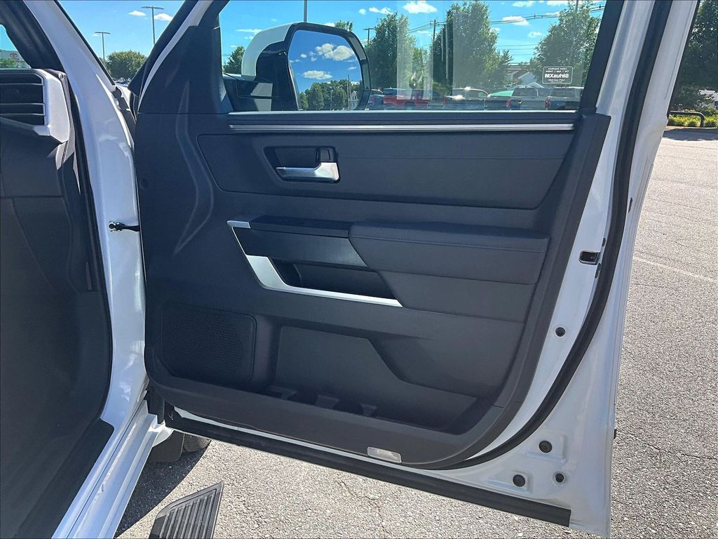 2024 Toyota Sequoia — photo 12