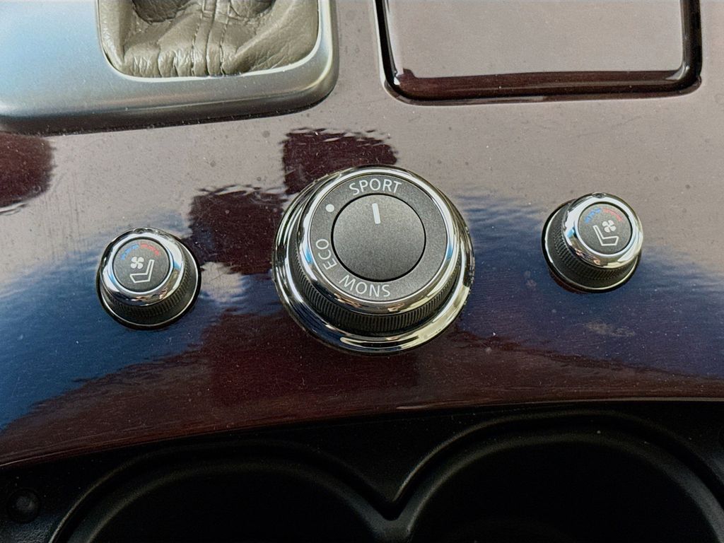 Thumbnail: 2019 INFINITI Q70 - 21