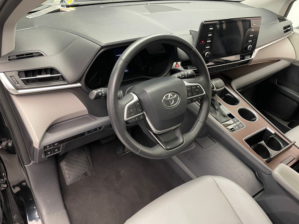 2023 Toyota Sienna XLE 11