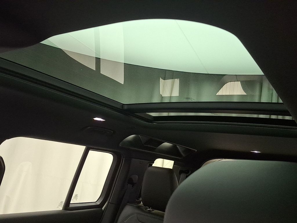 Thumbnail: 2025 Land Rover Defender - 14