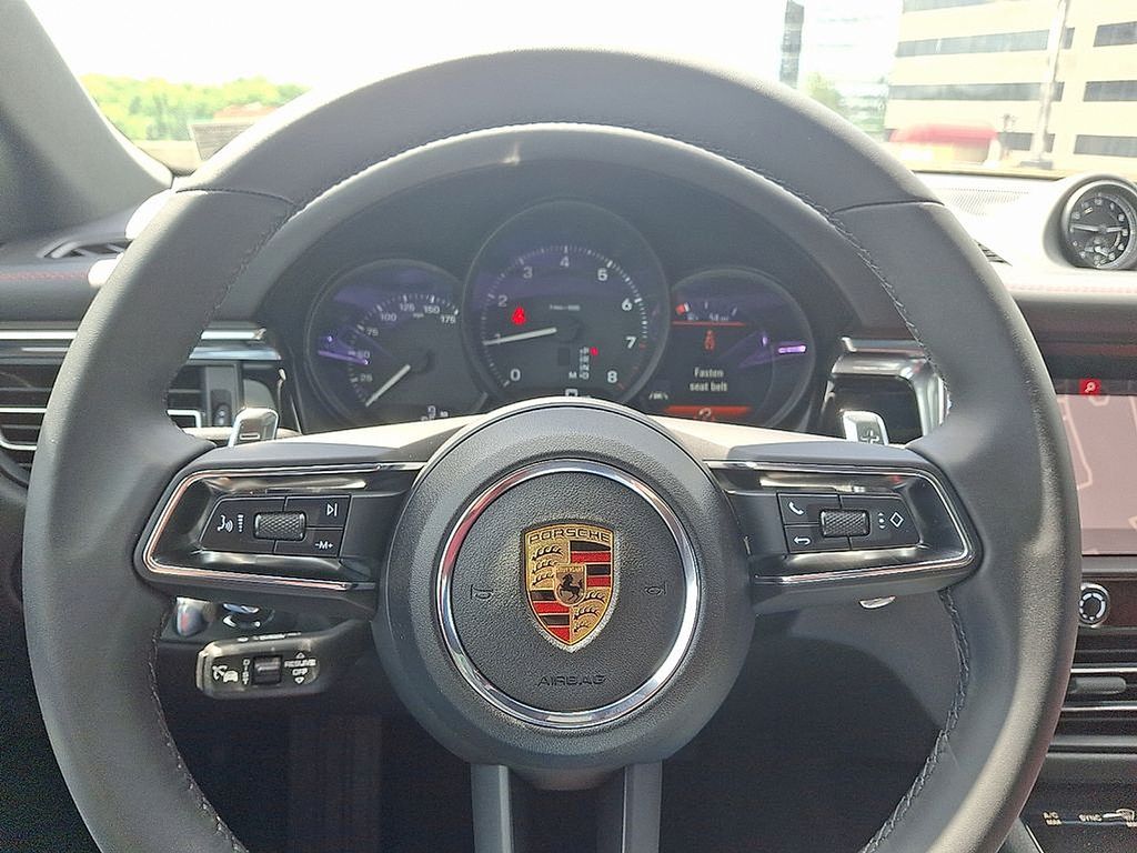 Thumbnail: 2025 Porsche Macan - 22