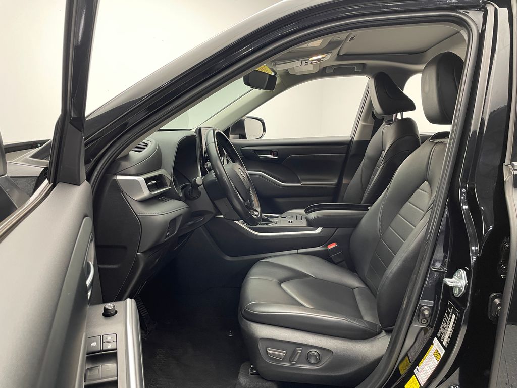 Thumbnail: 2020 Toyota Highlander - 12