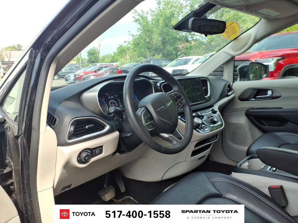 Used 2024 Black Chrysler Touring L image 14