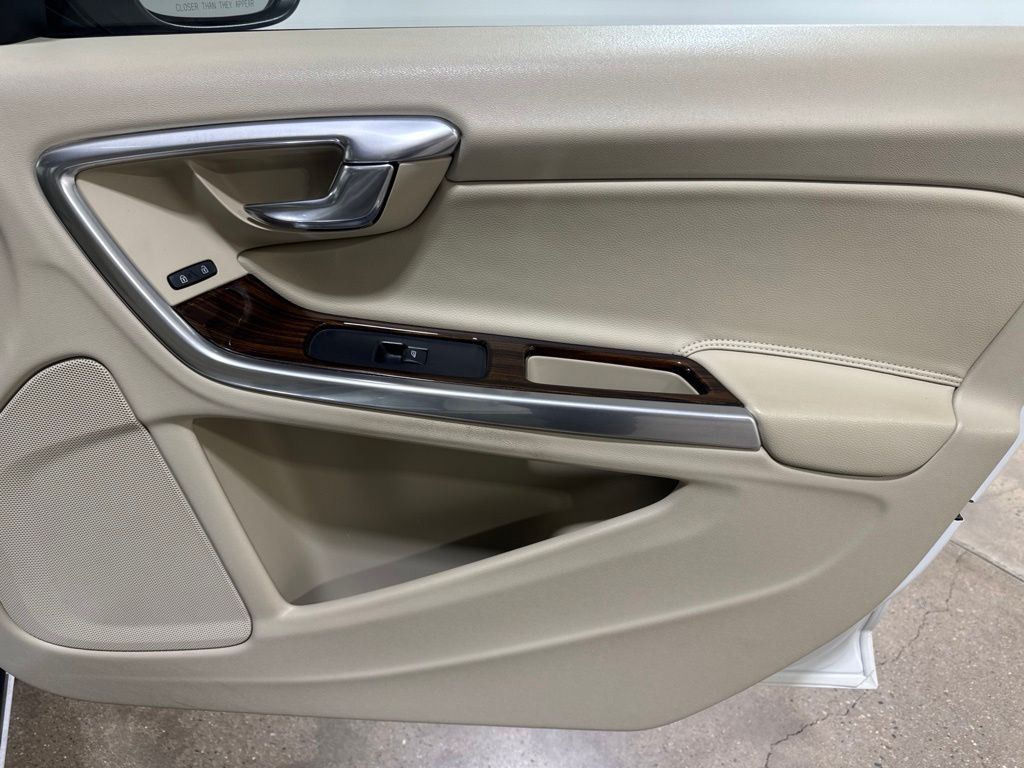 Used 2015 White Volvo T5 Premier image 26