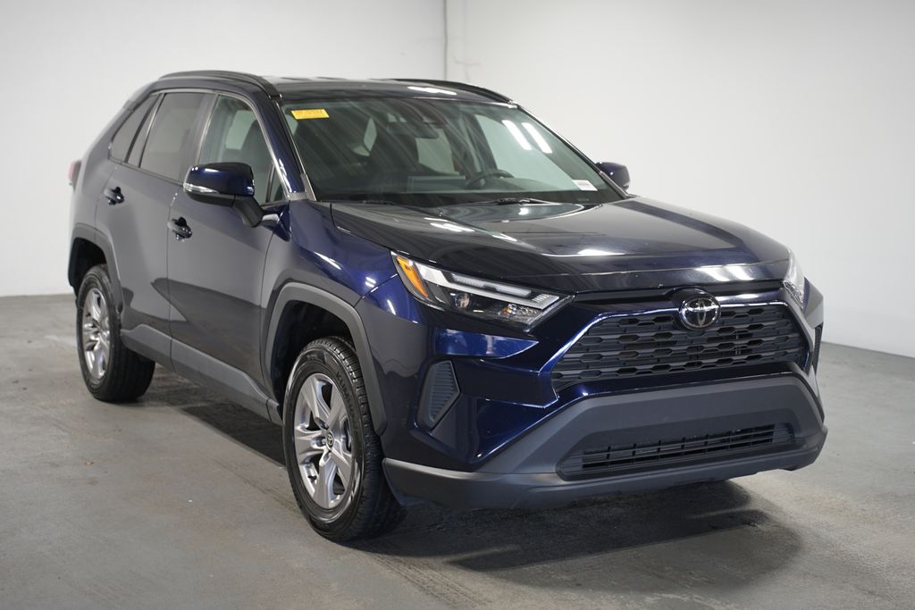 2023 Toyota RAV4 XLE 3