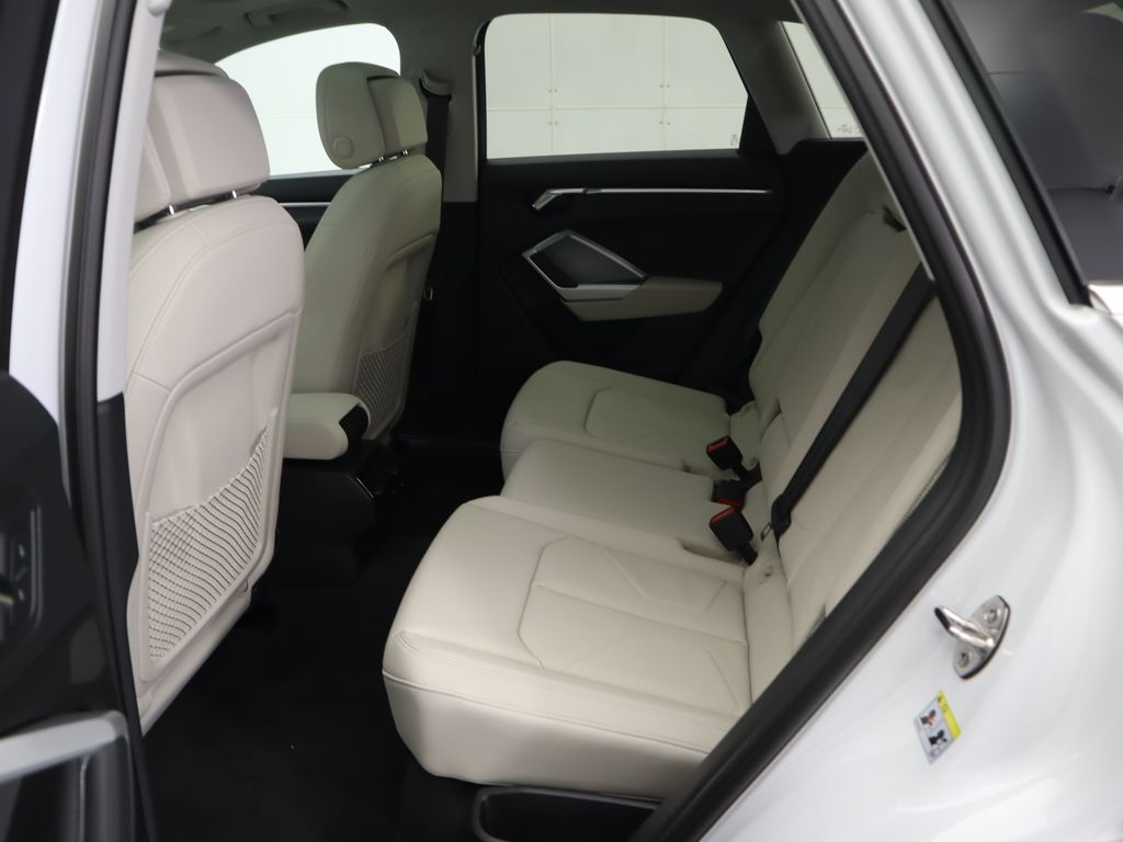 2025 Audi Q3  23