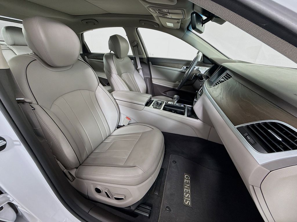 Thumbnail: 2018 Genesis G80 - 30