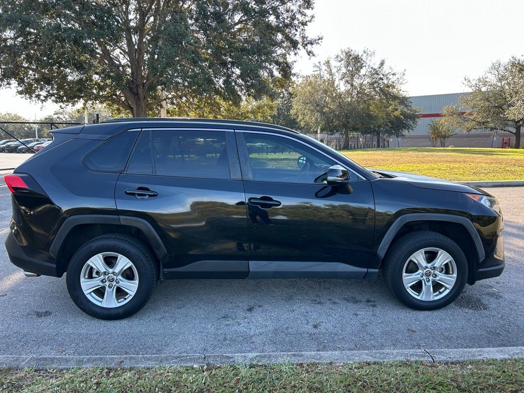 Thumbnail: 2021 Toyota RAV4 - 6